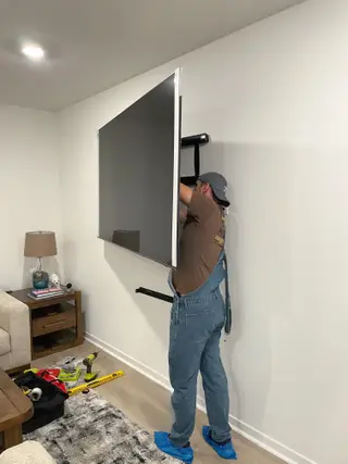 TV DISMOUNTING